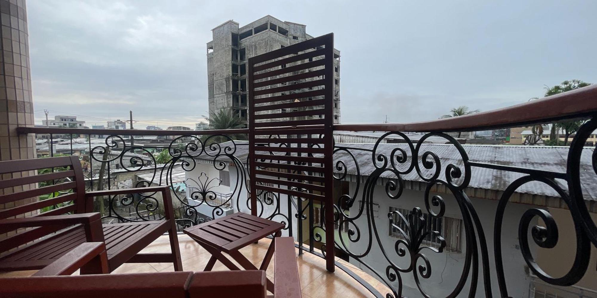 Hotel Particular Destiny Suites Douala Exterior photo