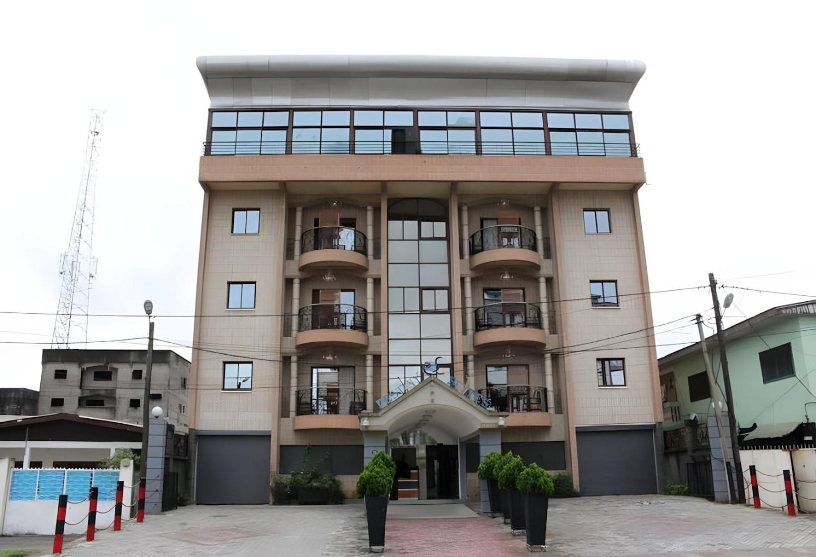 Hotel Particular Destiny Suites Douala Exterior photo